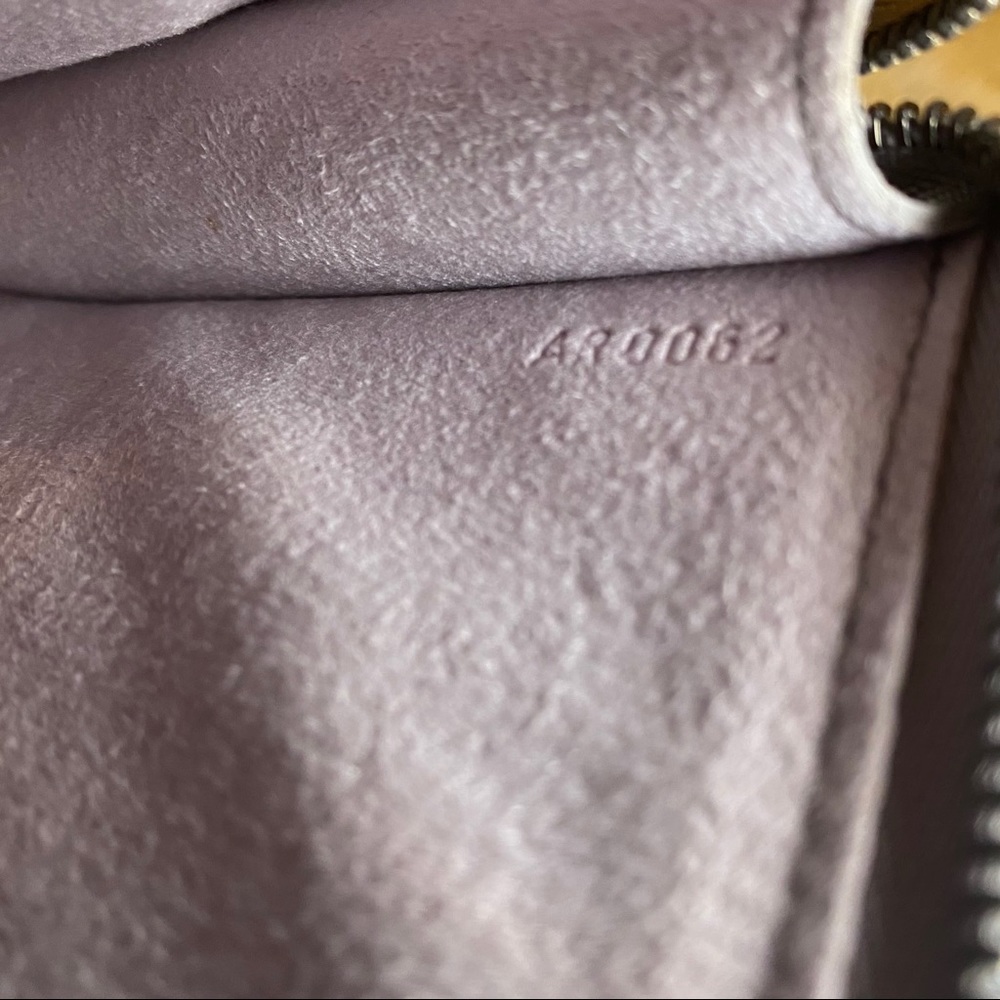 Authentic Louis Vuitton Epi Pochette - Picture 8 of 9